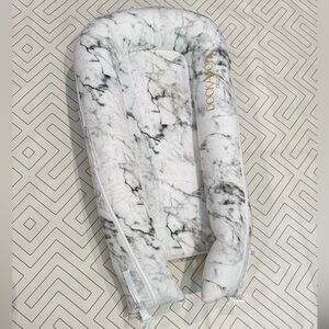 DockATot Deluxe+ Marble